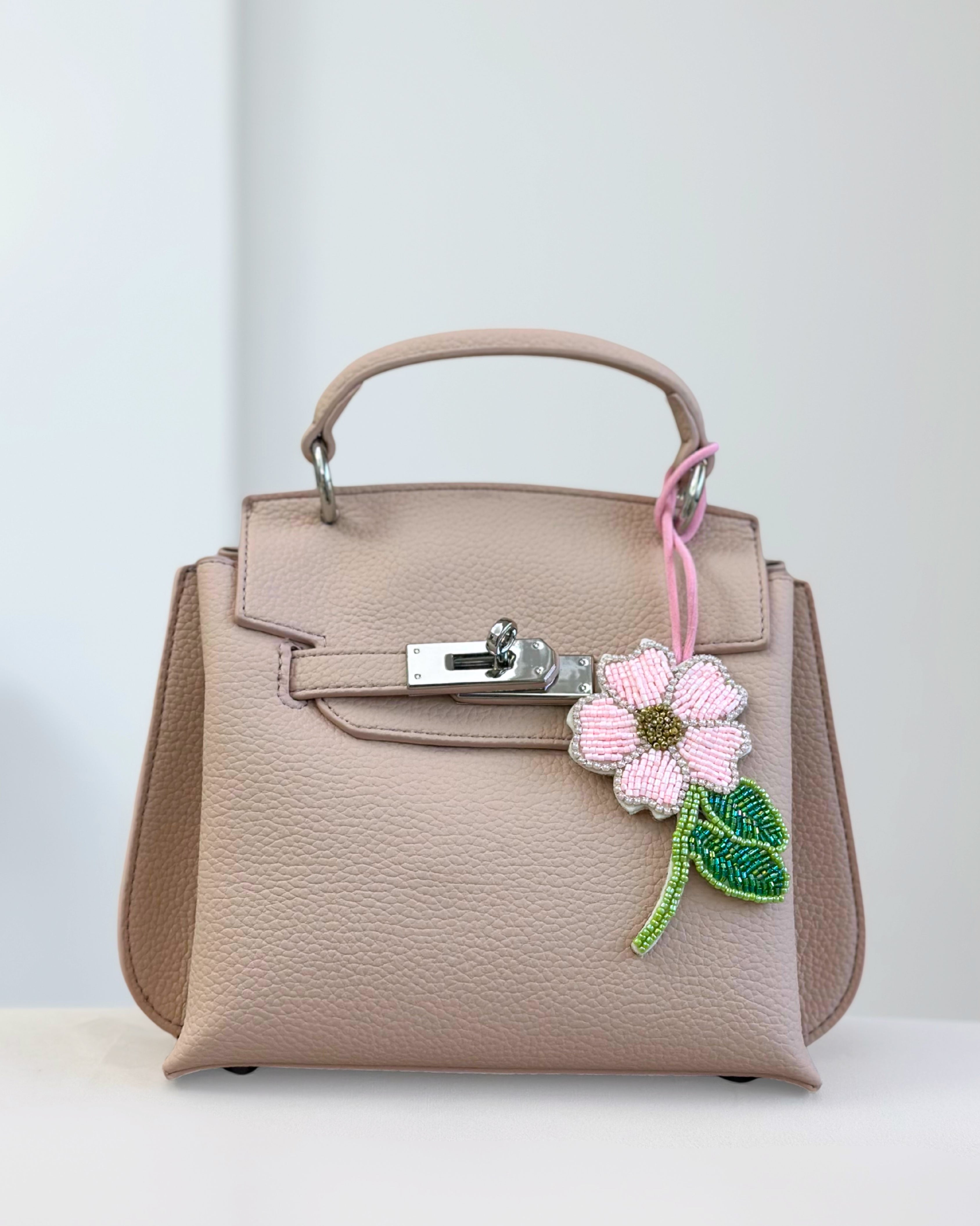 Fleur Élancée Charm